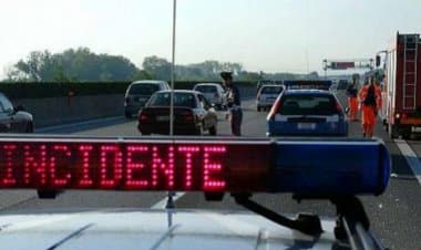 Gallarate, Cavaria, sull'A8 un Incidente prima della barriera