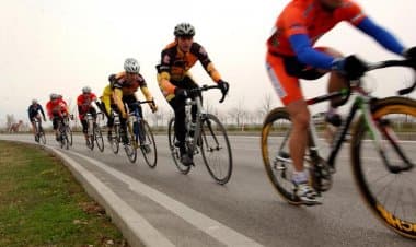 Cuvio, ciclista investito