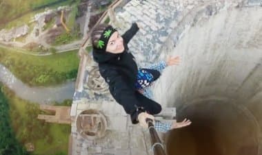 India, per un selfie donna cade in un pozzo profondo 50 metri - VIDEO