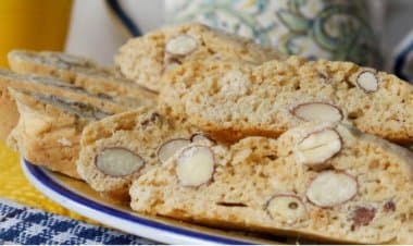 Pezzi metallo nei Cantucci Toscani Terre d’Italia, Carrefour richiama confezioni.