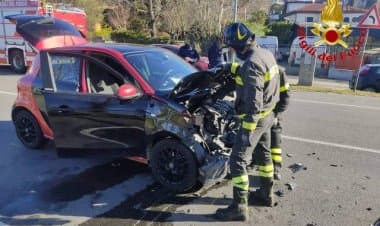 Varese, scontro automobilistico sulla Sp1