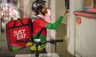 Just Eat Takeaway sigla un accordo collettivo per assumere i rider