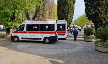 Somma, due anziane cadute al mercato