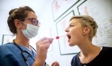 In Lombardia ieri 65mila vaccinazioni. Si punta ai test salivari