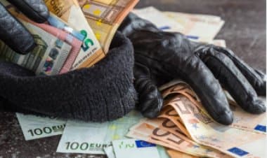 Rescaldina (MI). Una dipendente amministrativa rubava alla scuola.