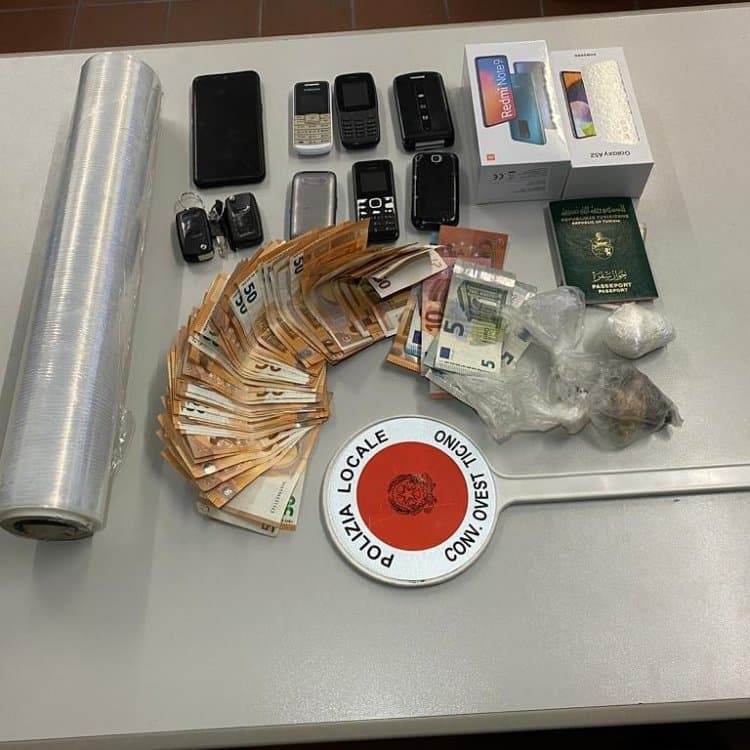 Trecate, arrestato straniero, cocaina e quasi tremila euro in contanti