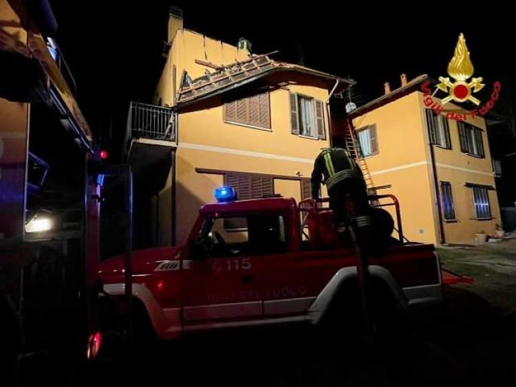 Casale Litta, incendio distrugge 80 metri di tetto