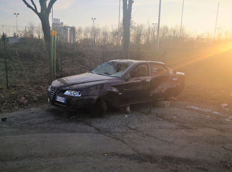 Varese. Auto rimosse dal parcheggio del Varesello dopo 2 anni