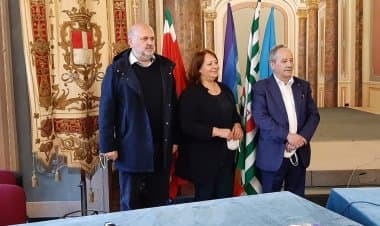 Varese, Primo Maggio, intervento di Massafra segr.UIL nel salone estense