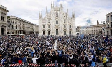 Festeggiamenti Inter in piazza con assembramenti. Le polemiche