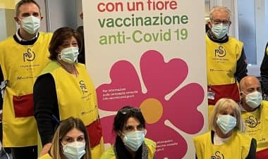 Covid, volontari dei centri vaccini non vaccinati. Un paradosso?