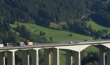 Covid, continua il vecchio sistema di non affrontare  i problemi.