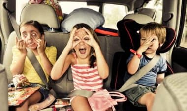 Intrattenere i bambini durante i viaggi in auto, i metodi più efficaci