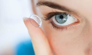 Avviso di sicurezza: richiamo volontario di alcuni lotti di soluzioni per lenti a contatto Bausch + Lomb