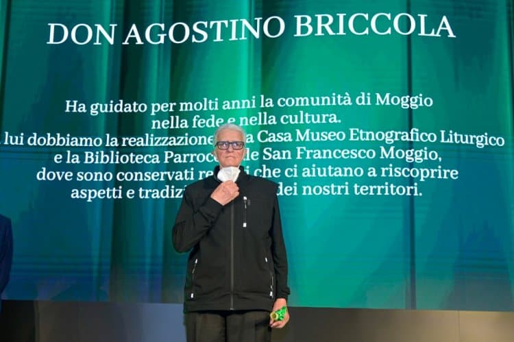 Rosa Camuna 2021: don Agostino Briccola premiato