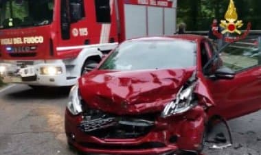 Cantello, via Lugano, coinvolte 6 persone