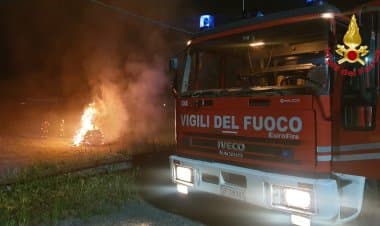 Venegono Inferiore, appiccato incendio ad alcune balle di fieno