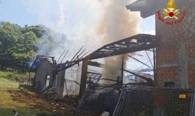 Brinzio : incendio,  intervenuti 18 operatori