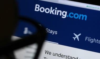 Booking accusata di evasione IVA per 153 milioni in Italia