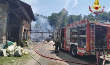 Brinzio, capannone distrutto dalle fiamme