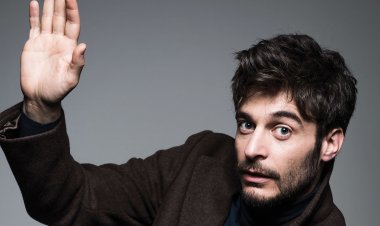 Lino Guanciale torna a teatro con 'Non svegliate lo spettatore'