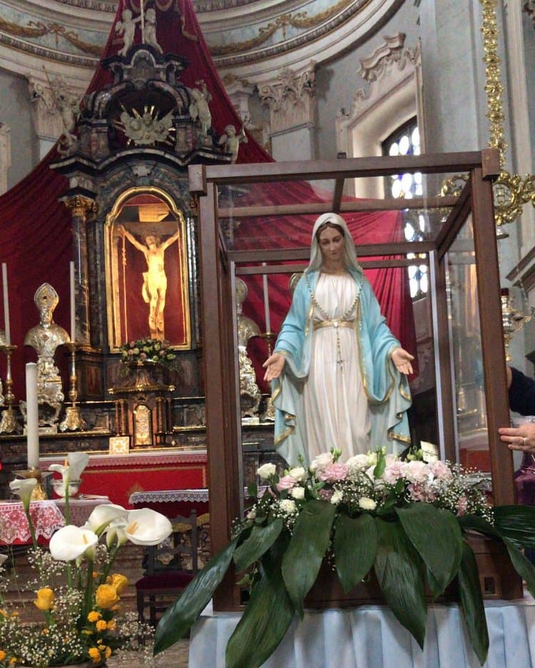 Somma Lombardo, arrivata  statua della Vergine della Medaglia Miracolosa