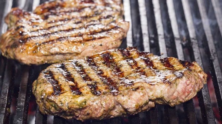 Ricercatori scoprono il legame biologico tra carne rossa e rischio di cancro
