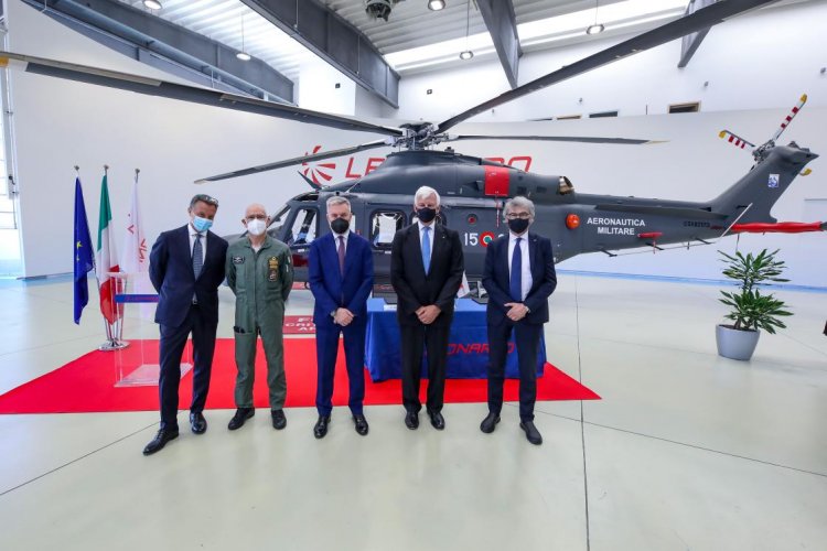 Vergiate (VA), presentazione del nuovo elicottero con le massime autorità