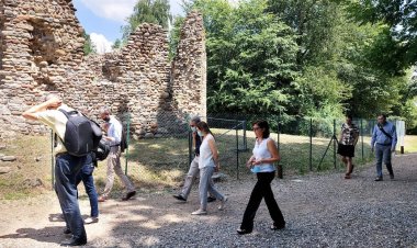 Presentanti i sentieri fra il Castrum e il Monastero di Torba