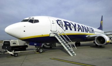 Evacuato aereo Ryanair: clandestino si chiude nel bagno