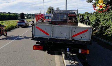 Vedano Olona. Incidente, finisce contro un palo