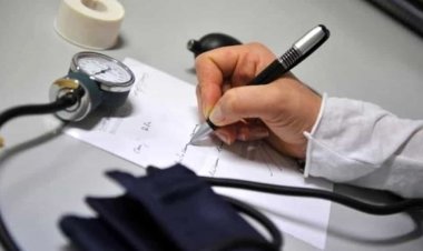 Angera, signora soccorsa da ambulanza