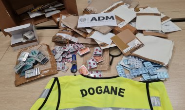 Farmaci illegali sequestrati da funzionari della dogana (ADM)