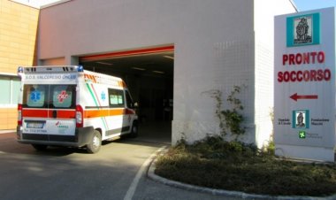 Gallarate: moto contro un palo, grave il conducente