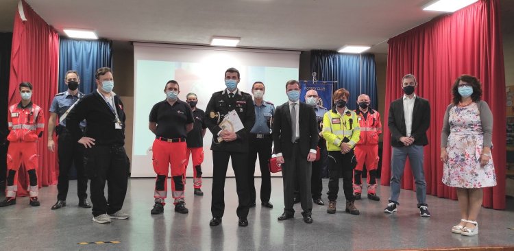 Consegnati due defibrillatori ai Carabinieri di Malnate e Varese