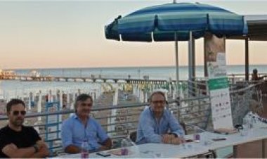 Boom dell'e-commerce e dei negozi di vicinato, resiste la Gdo