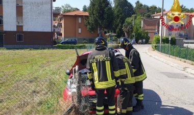 Besozzo: auto si schianta contro i contatori del gas