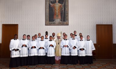 L'Arcivescovo Mario Delpini con i 17 candidati al Presbiterato