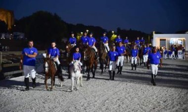 Cavalli, La Sfilata dei 100 ha avuto luogo nella serata di venerdi