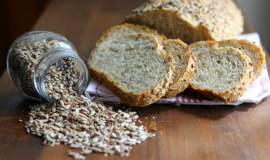 Consumare pane integrale e porridge nella dieta quotidiana può ridurre il rischio di infarto o ictus