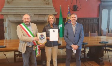 Somma Lombardo: Cecilia Magni premiata dal Sindaco Stefano Bellaria