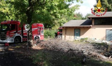 Buguggiate: fiamme in un capanno