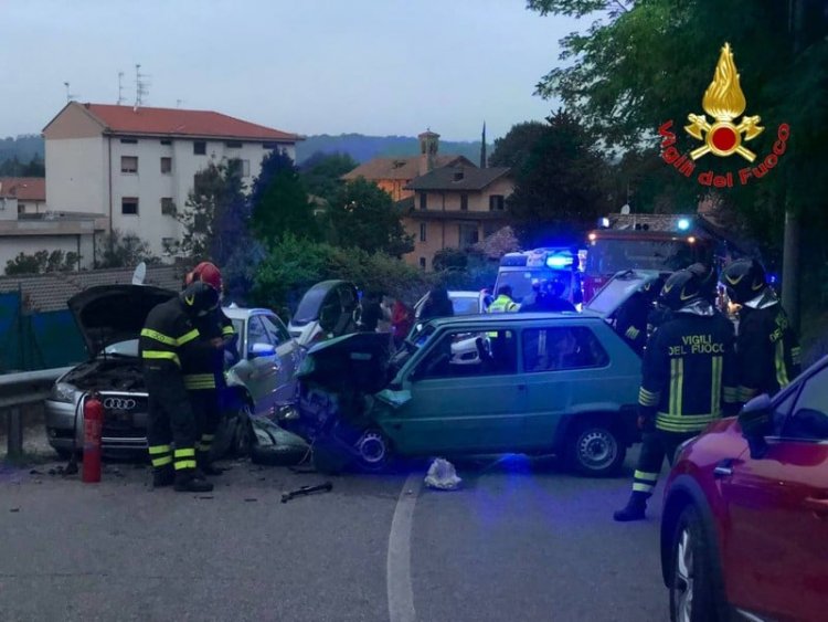 Castiglione Olona, scontro tra due auto in via Fratelli Rossetti